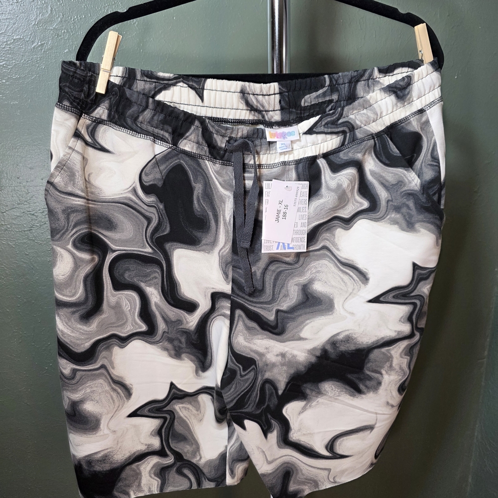 LuLaRoe Jamie Black and White Marble Print Women’s Shorts